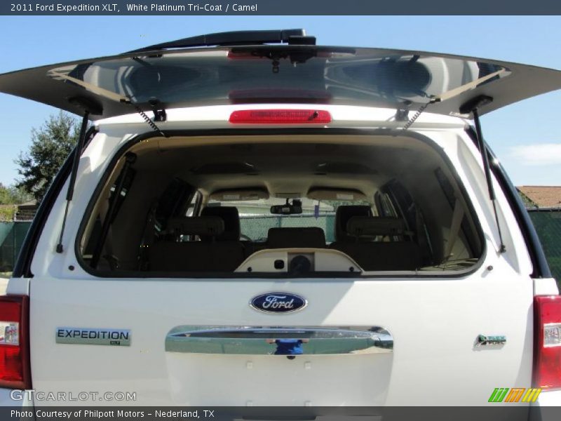 White Platinum Tri-Coat / Camel 2011 Ford Expedition XLT