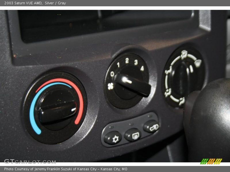Silver / Gray 2003 Saturn VUE AWD