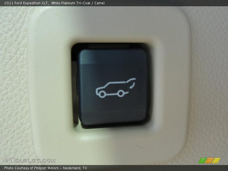 White Platinum Tri-Coat / Camel 2011 Ford Expedition XLT