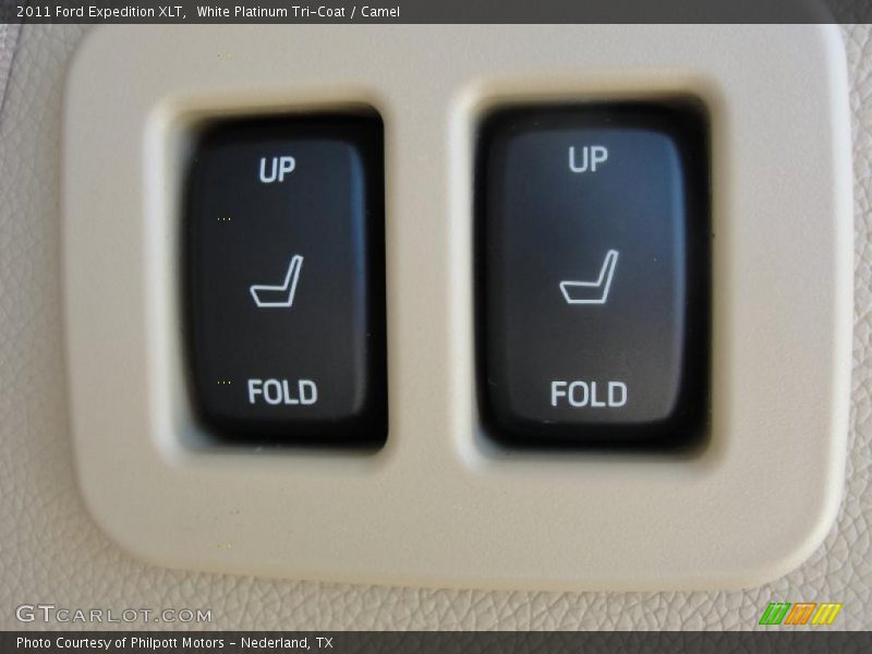 White Platinum Tri-Coat / Camel 2011 Ford Expedition XLT