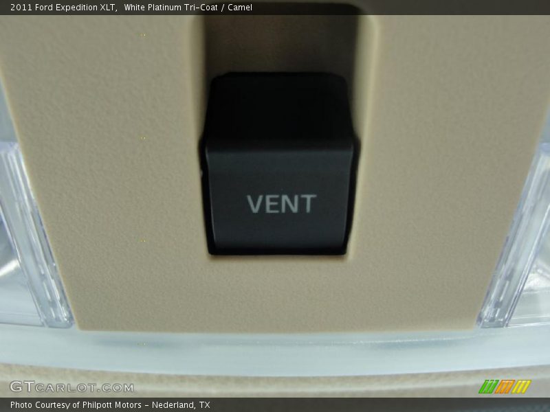 White Platinum Tri-Coat / Camel 2011 Ford Expedition XLT