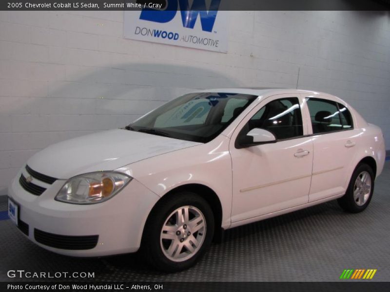 Summit White / Gray 2005 Chevrolet Cobalt LS Sedan