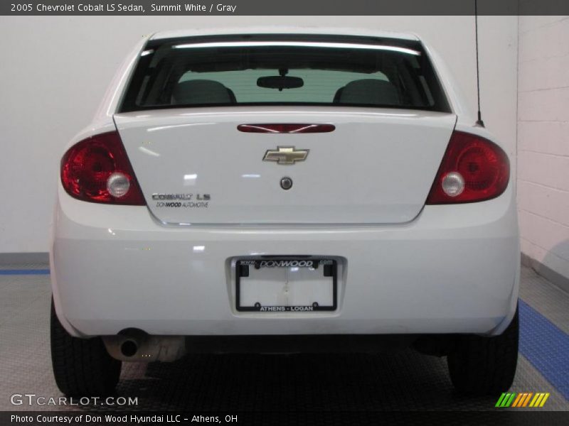 Summit White / Gray 2005 Chevrolet Cobalt LS Sedan