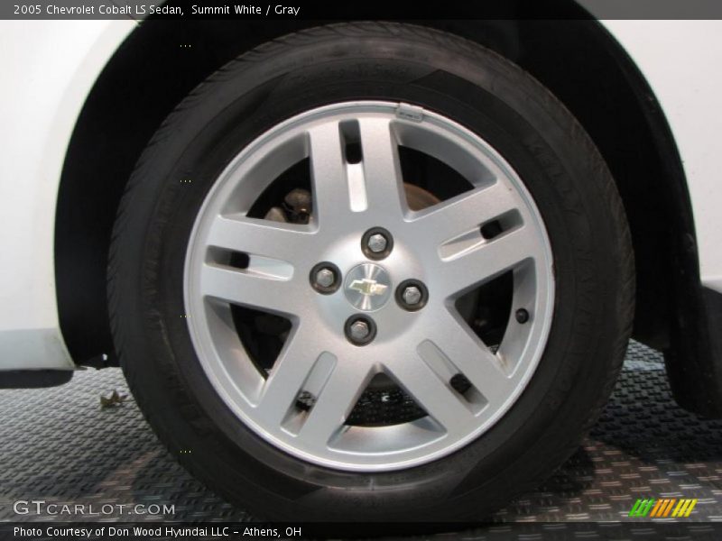 Summit White / Gray 2005 Chevrolet Cobalt LS Sedan