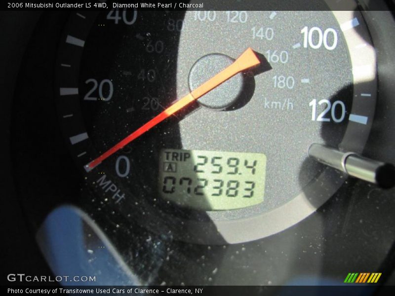 Diamond White Pearl / Charcoal 2006 Mitsubishi Outlander LS 4WD