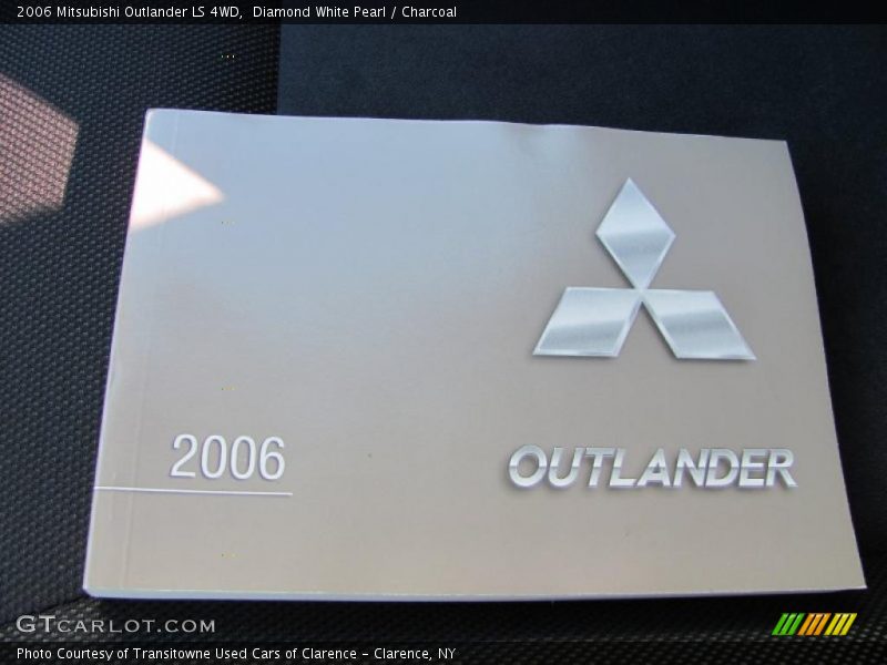 Diamond White Pearl / Charcoal 2006 Mitsubishi Outlander LS 4WD