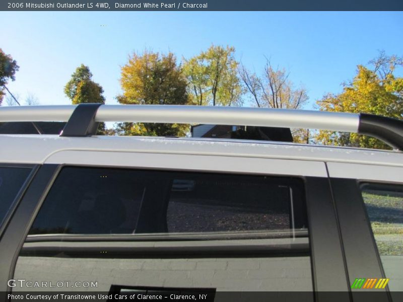 Diamond White Pearl / Charcoal 2006 Mitsubishi Outlander LS 4WD