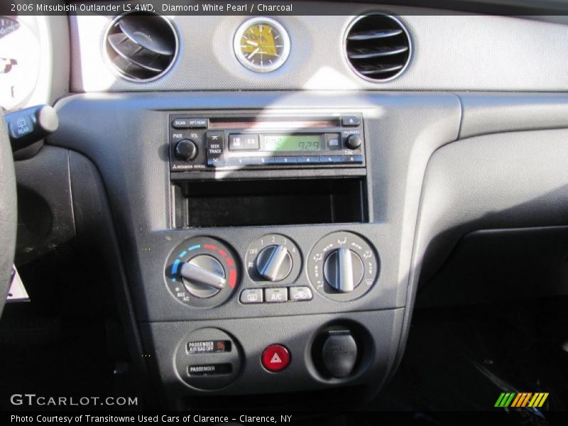 Diamond White Pearl / Charcoal 2006 Mitsubishi Outlander LS 4WD