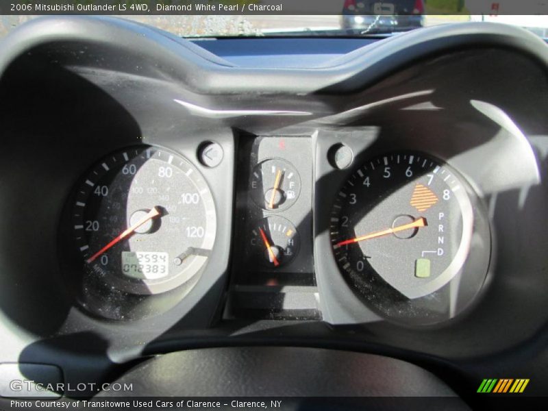 Diamond White Pearl / Charcoal 2006 Mitsubishi Outlander LS 4WD