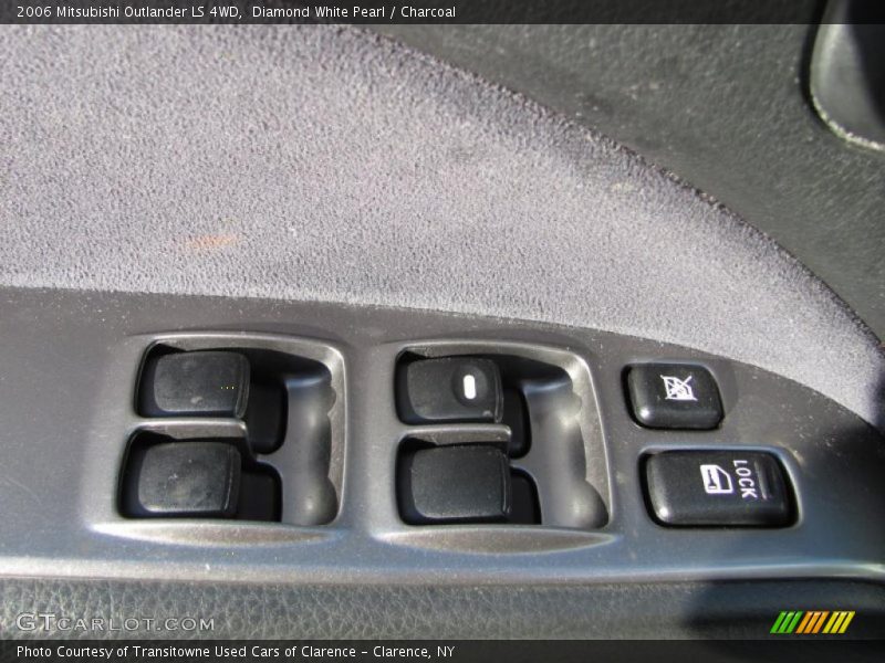 Diamond White Pearl / Charcoal 2006 Mitsubishi Outlander LS 4WD
