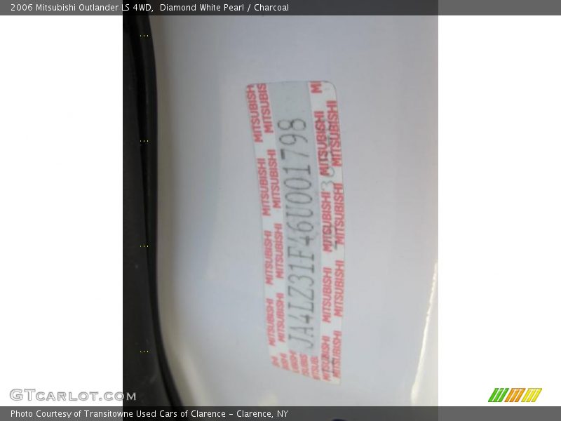 Diamond White Pearl / Charcoal 2006 Mitsubishi Outlander LS 4WD