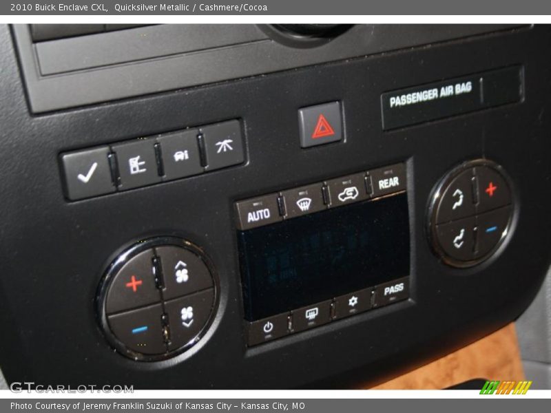 Quicksilver Metallic / Cashmere/Cocoa 2010 Buick Enclave CXL