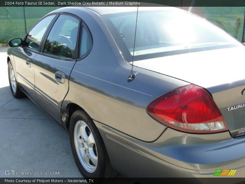 Dark Shadow Grey Metallic / Medium Graphite 2004 Ford Taurus SE Sedan