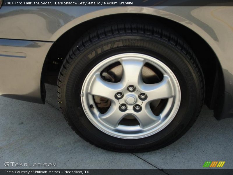  2004 Taurus SE Sedan Wheel