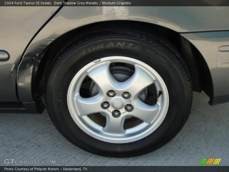  2004 Taurus SE Sedan Wheel
