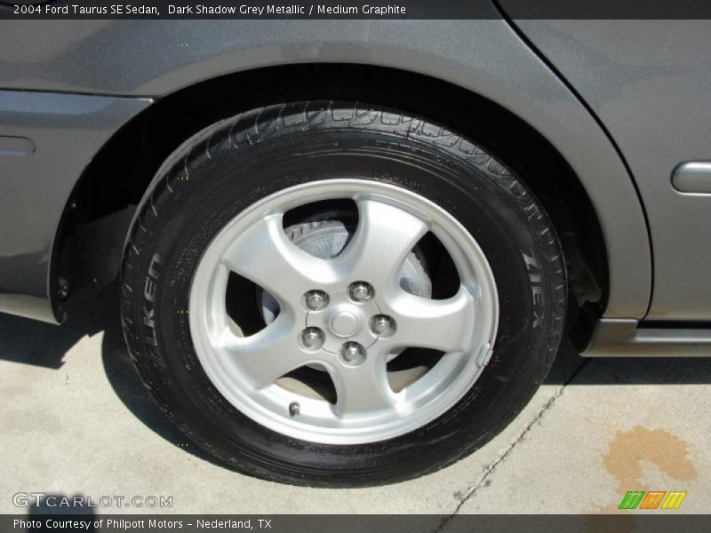  2004 Taurus SE Sedan Wheel