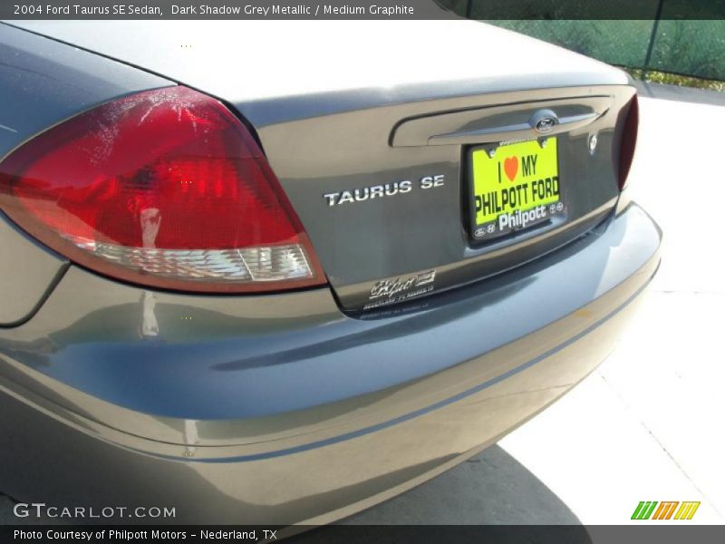 Dark Shadow Grey Metallic / Medium Graphite 2004 Ford Taurus SE Sedan