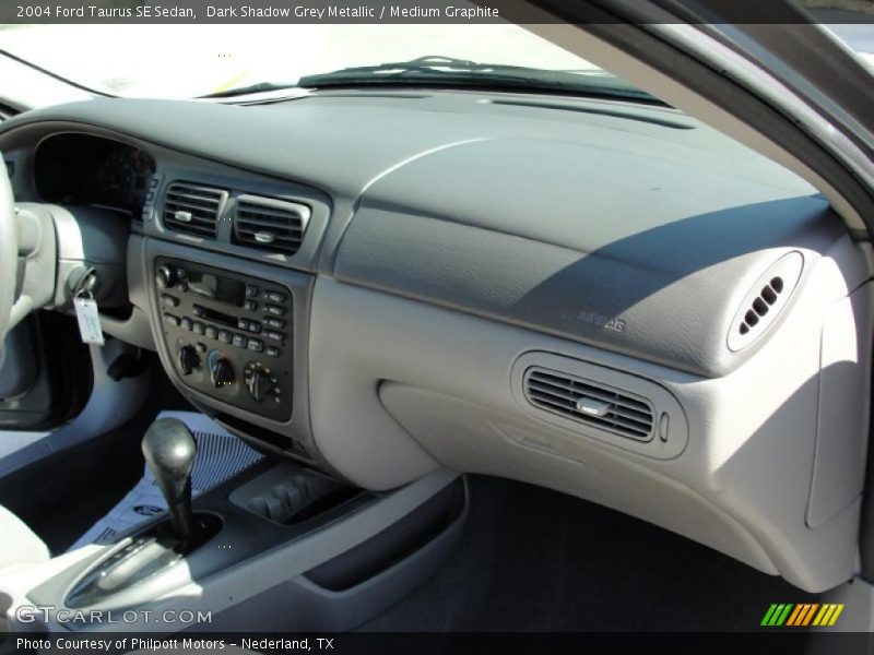 Dark Shadow Grey Metallic / Medium Graphite 2004 Ford Taurus SE Sedan