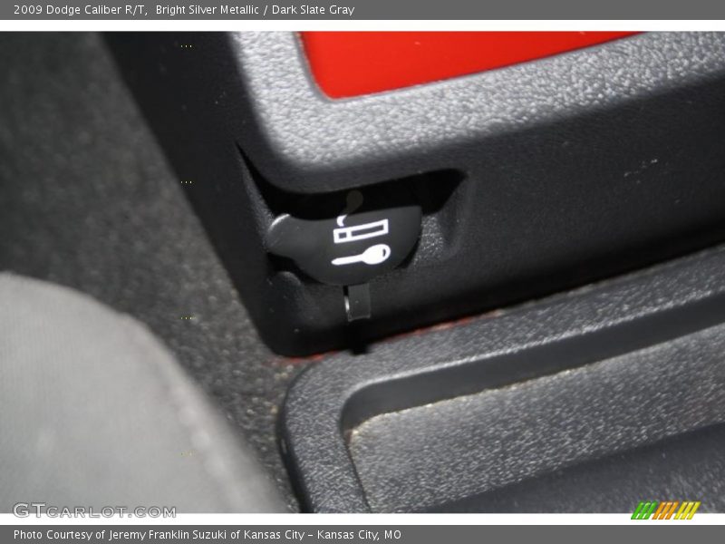 Bright Silver Metallic / Dark Slate Gray 2009 Dodge Caliber R/T