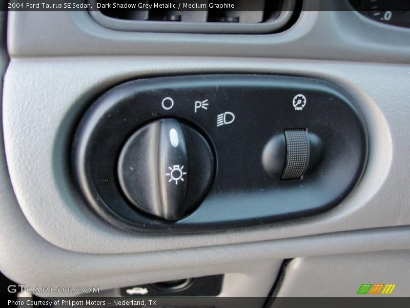 Dark Shadow Grey Metallic / Medium Graphite 2004 Ford Taurus SE Sedan