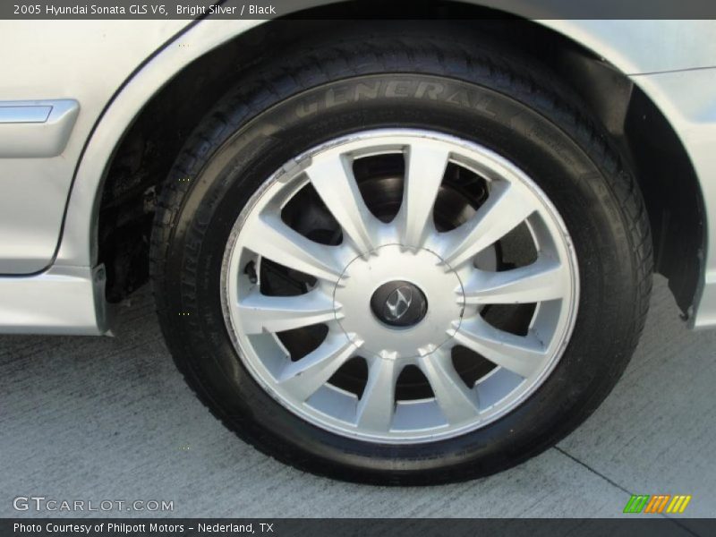 Bright Silver / Black 2005 Hyundai Sonata GLS V6