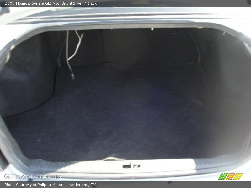 Bright Silver / Black 2005 Hyundai Sonata GLS V6