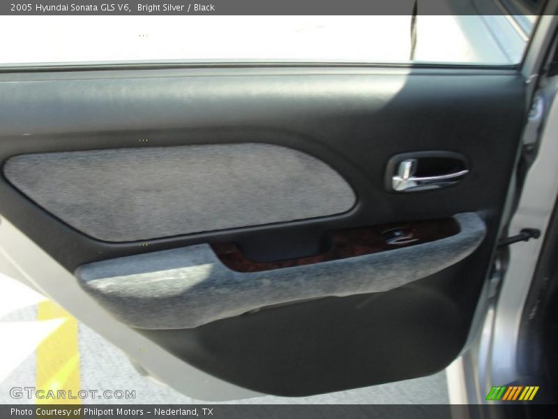 Bright Silver / Black 2005 Hyundai Sonata GLS V6