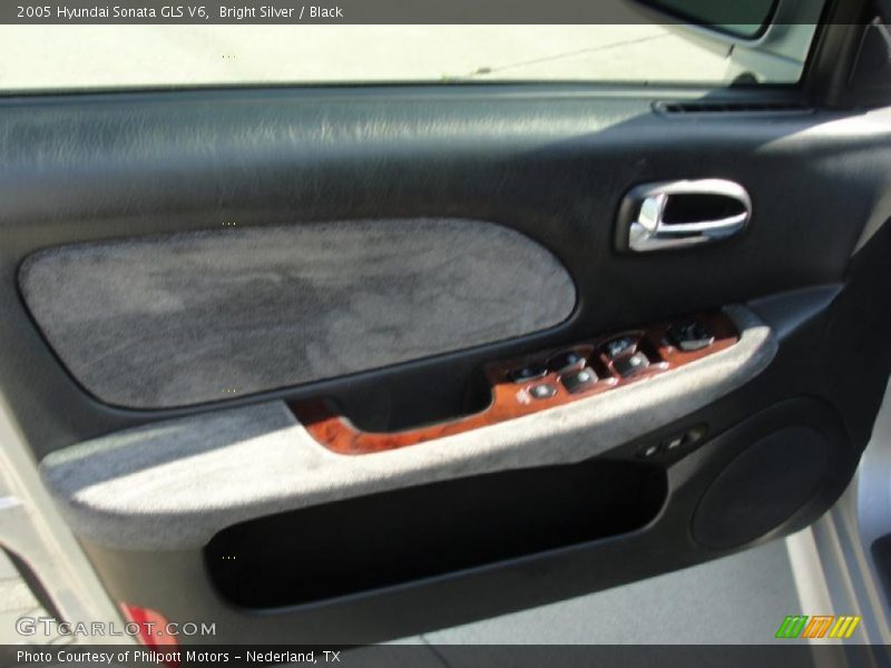 Bright Silver / Black 2005 Hyundai Sonata GLS V6