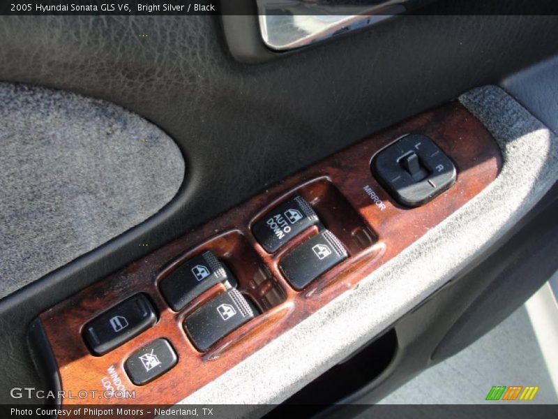 Bright Silver / Black 2005 Hyundai Sonata GLS V6