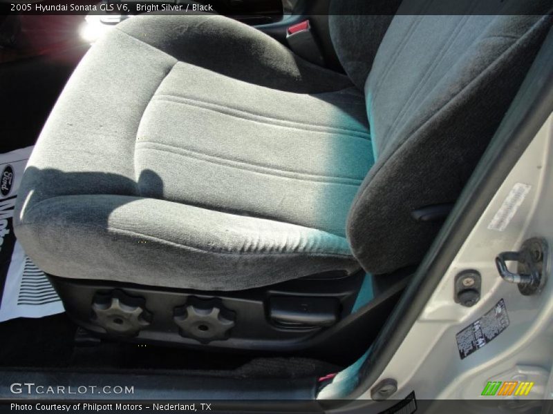Bright Silver / Black 2005 Hyundai Sonata GLS V6
