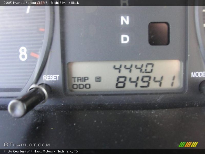Bright Silver / Black 2005 Hyundai Sonata GLS V6