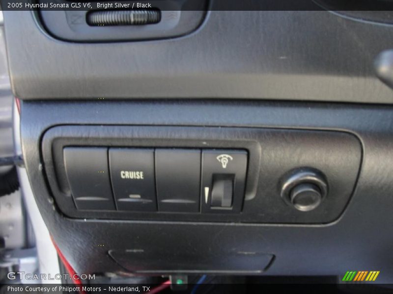 Bright Silver / Black 2005 Hyundai Sonata GLS V6