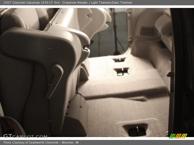 Graystone Metallic / Light Titanium/Dark Titanium 2007 Chevrolet Suburban 1500 LT 4x4