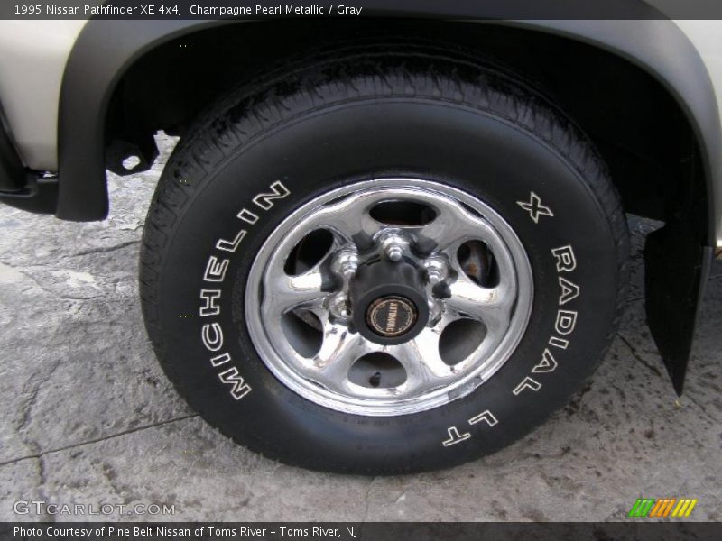 Champagne Pearl Metallic / Gray 1995 Nissan Pathfinder XE 4x4