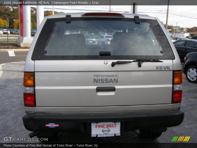 Champagne Pearl Metallic / Gray 1995 Nissan Pathfinder XE 4x4