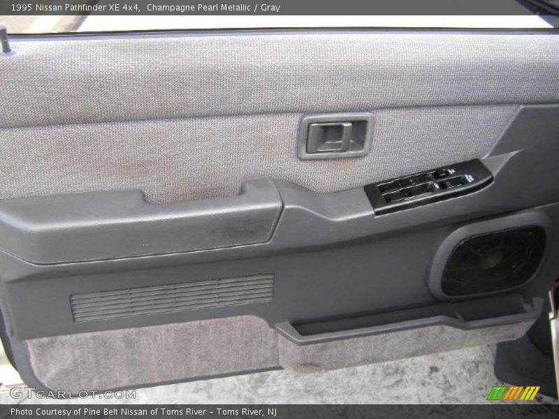 Champagne Pearl Metallic / Gray 1995 Nissan Pathfinder XE 4x4