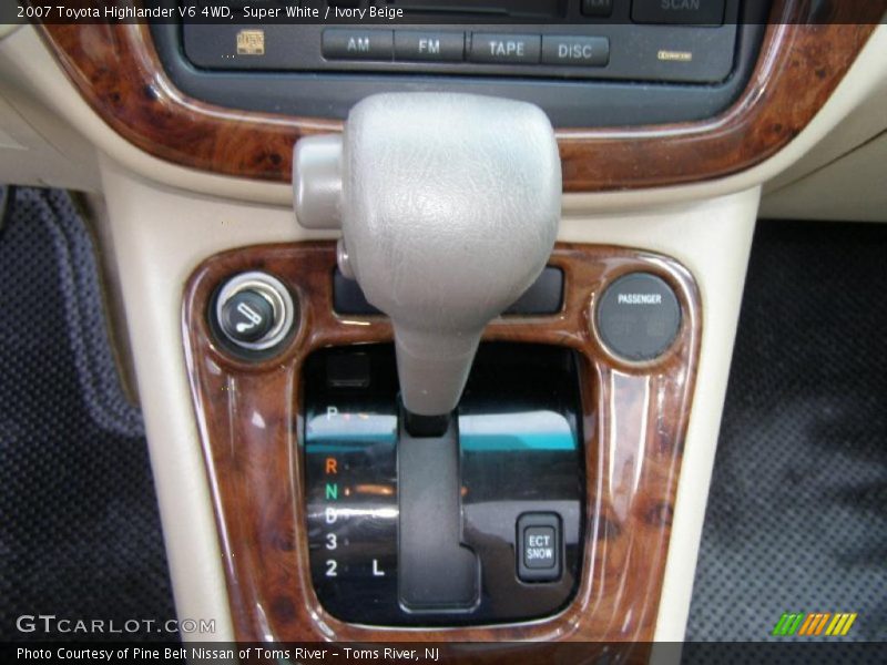 Super White / Ivory Beige 2007 Toyota Highlander V6 4WD