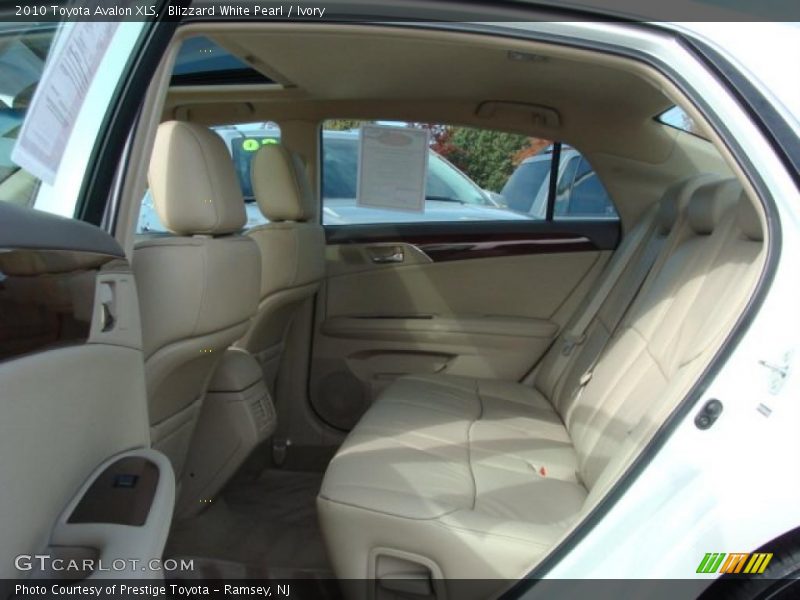Blizzard White Pearl / Ivory 2010 Toyota Avalon XLS