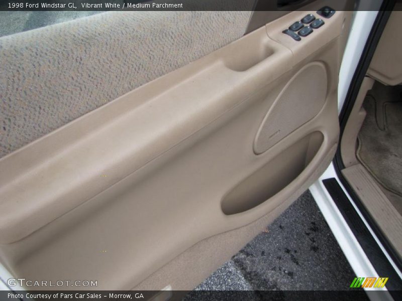 Vibrant White / Medium Parchment 1998 Ford Windstar GL
