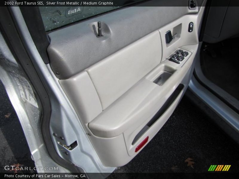 Silver Frost Metallic / Medium Graphite 2002 Ford Taurus SES
