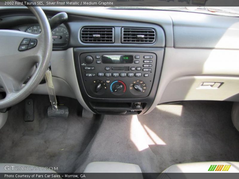 Dashboard of 2002 Taurus SES