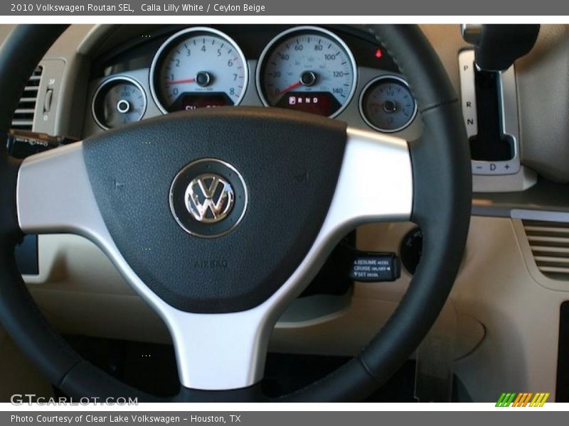 Calla Lilly White / Ceylon Beige 2010 Volkswagen Routan SEL