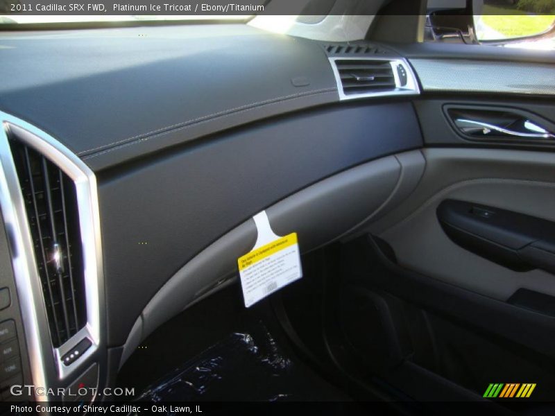 Platinum Ice Tricoat / Ebony/Titanium 2011 Cadillac SRX FWD