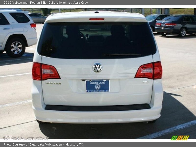 Calla Lilly White / Aero Gray 2010 Volkswagen Routan SEL