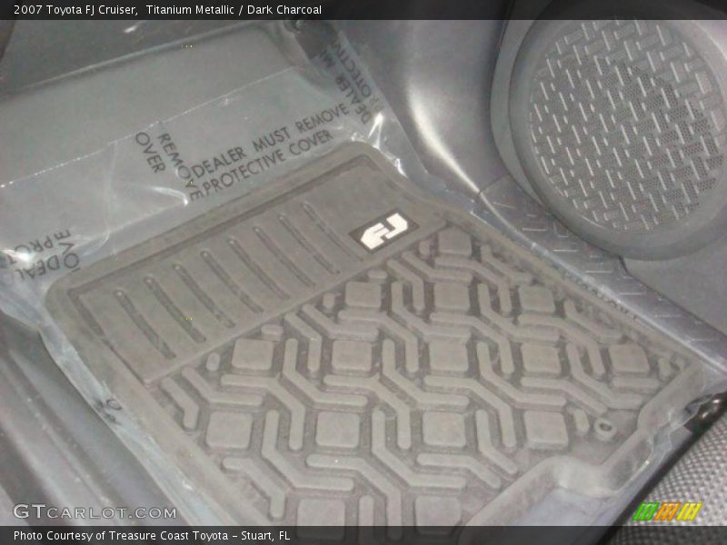 Titanium Metallic / Dark Charcoal 2007 Toyota FJ Cruiser