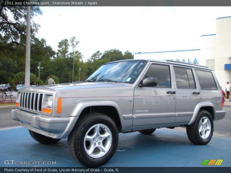 Front 3/4 View of 2001 Cherokee Sport