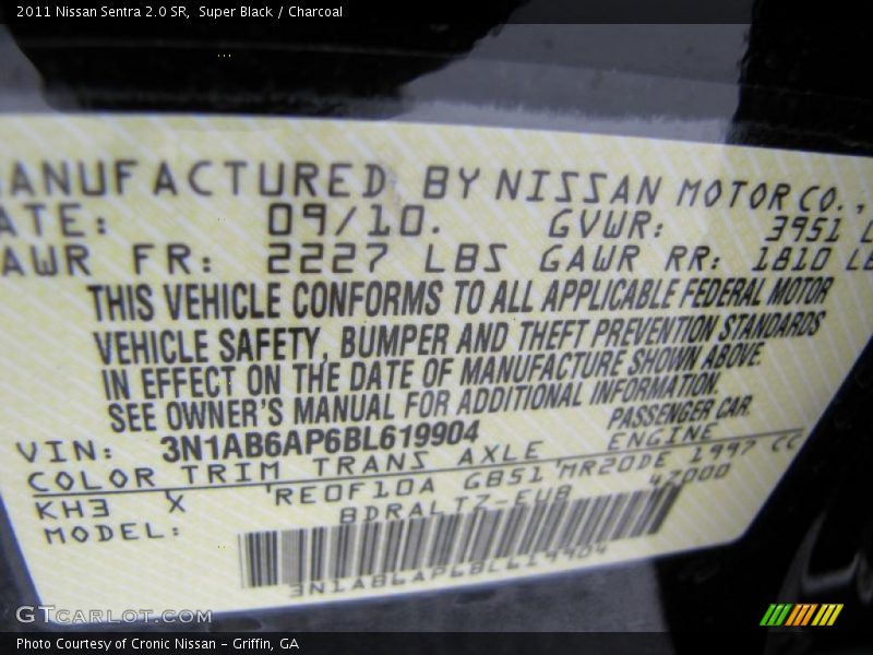 Super Black / Charcoal 2011 Nissan Sentra 2.0 SR