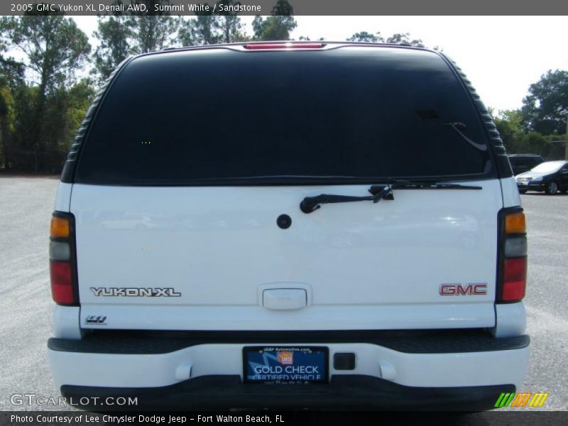 Summit White / Sandstone 2005 GMC Yukon XL Denali AWD