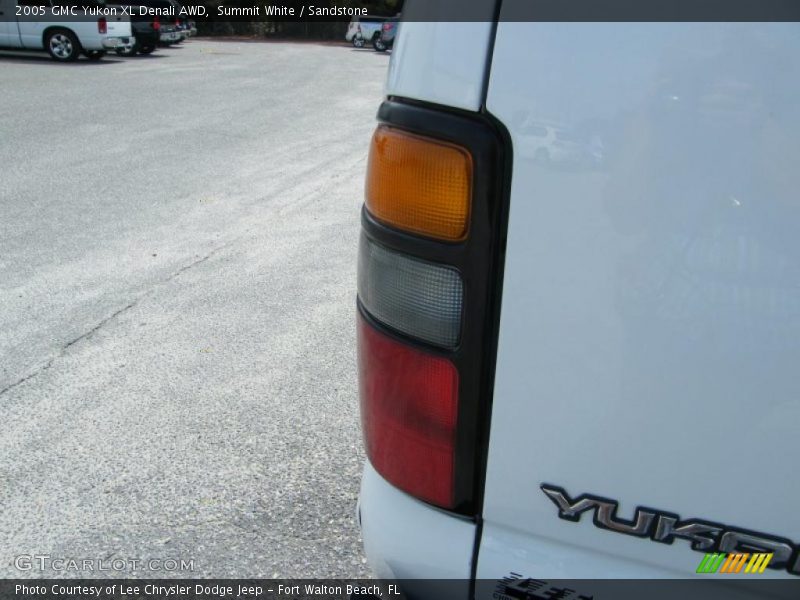 Summit White / Sandstone 2005 GMC Yukon XL Denali AWD