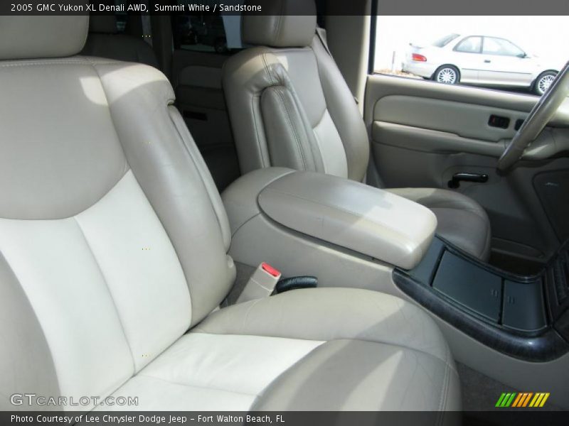 Summit White / Sandstone 2005 GMC Yukon XL Denali AWD